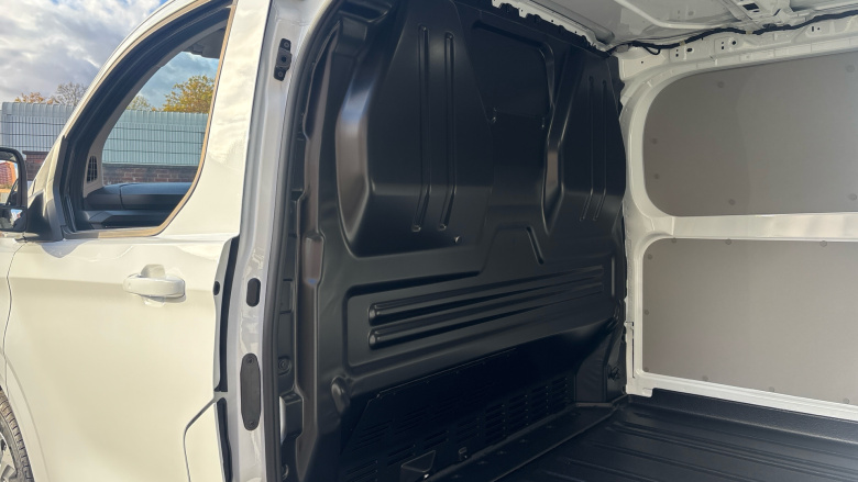 Ford Transit Custom E-320 L1 Rwd 100kW 65kWh H1 Van Limited Auto